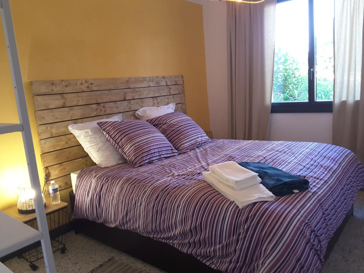 Bed and Breakfast Philoxenia Pourrieres Exterior foto