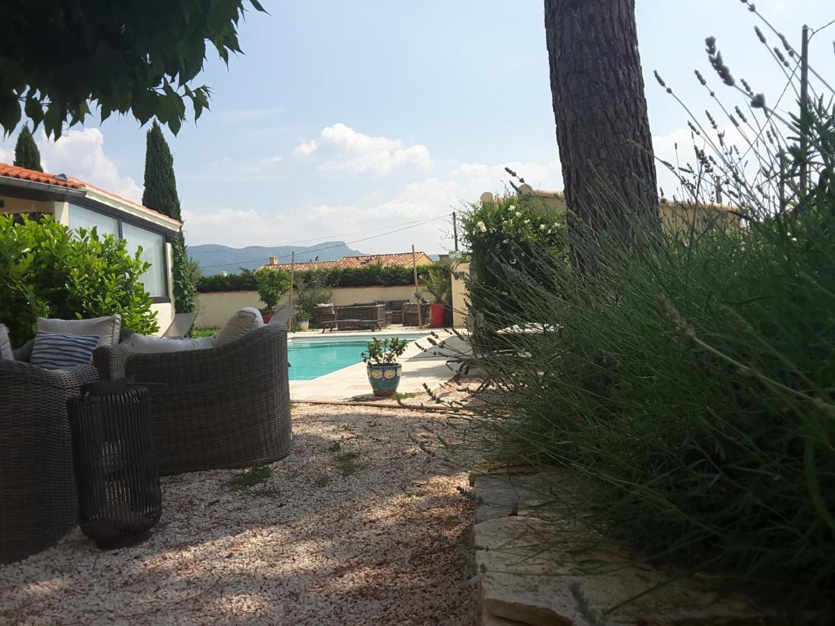 Bed and Breakfast Philoxenia Pourrieres Exterior foto